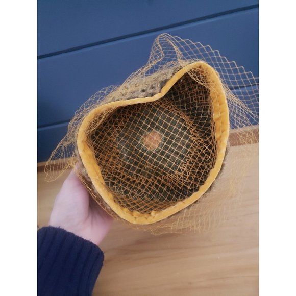 50s/60s Green and Yellow Pillbox‎ Hat with Lace Veil - Picture 5 of 6